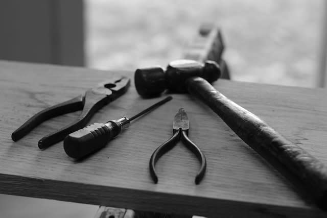 Some roofing project tools like a clipper, a screwdriver and a hammer