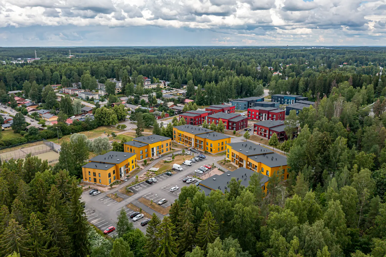 Joo Kodit rental apartments in colourful low-rise apartment buildings in Vantaa’s Kulomäki district.