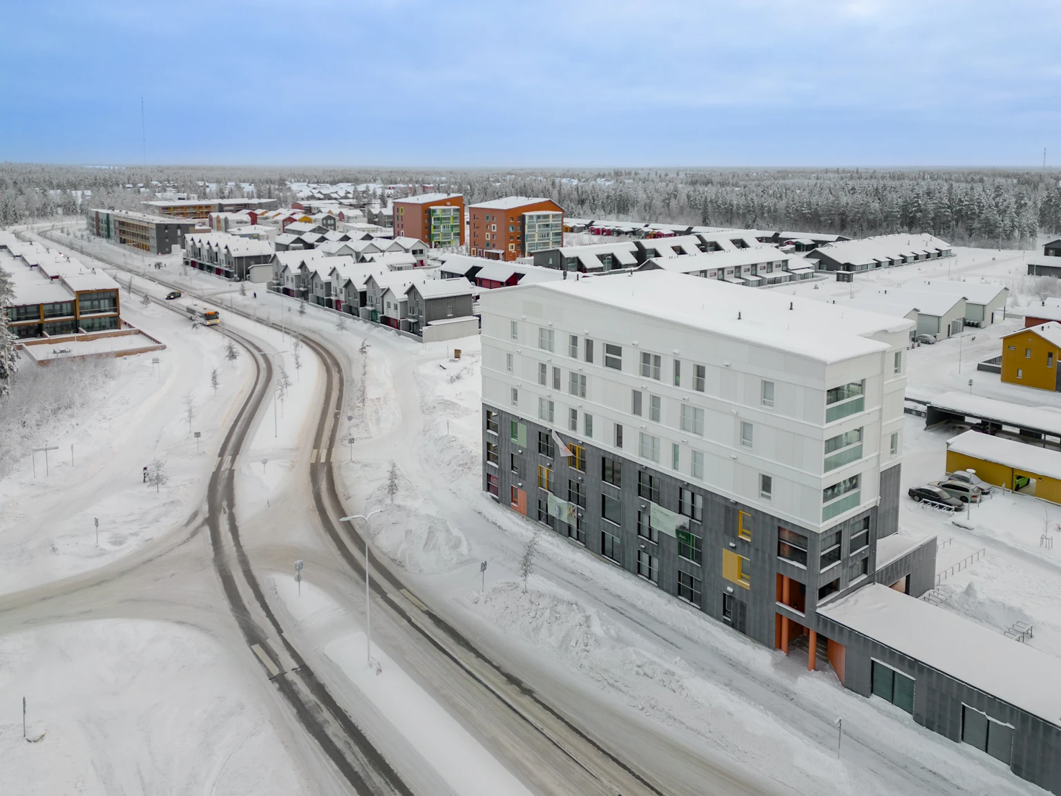 Joo Kotien Hiukkavaaran vuokra-asunnot - ilmakuva Oulun Lumihuipusta talvella.jpg