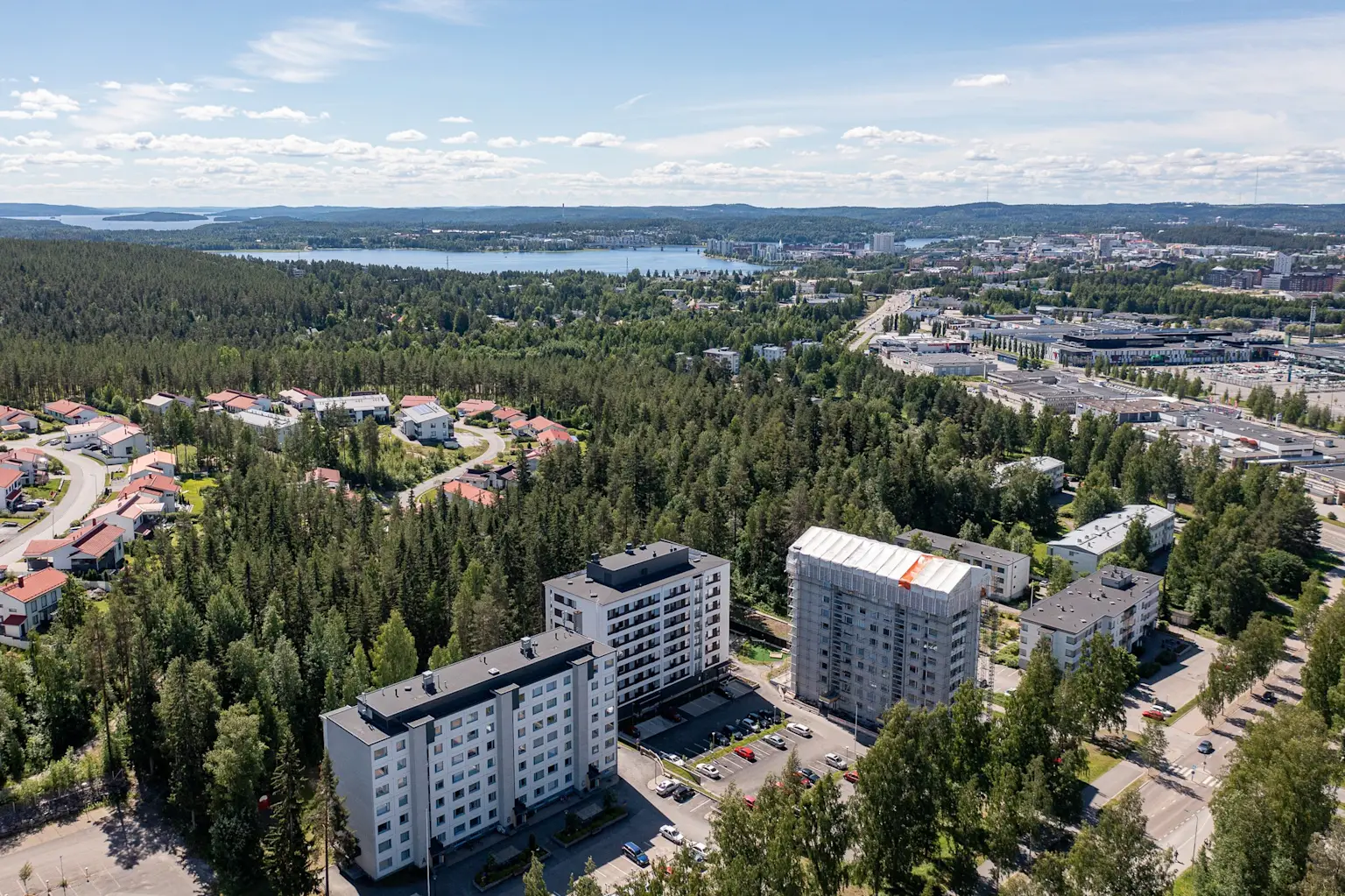 Joo Kotien vuokra-asuntoja moderneissa kerrostaloissa Jyväskylässä luonnon ympäröimänä.