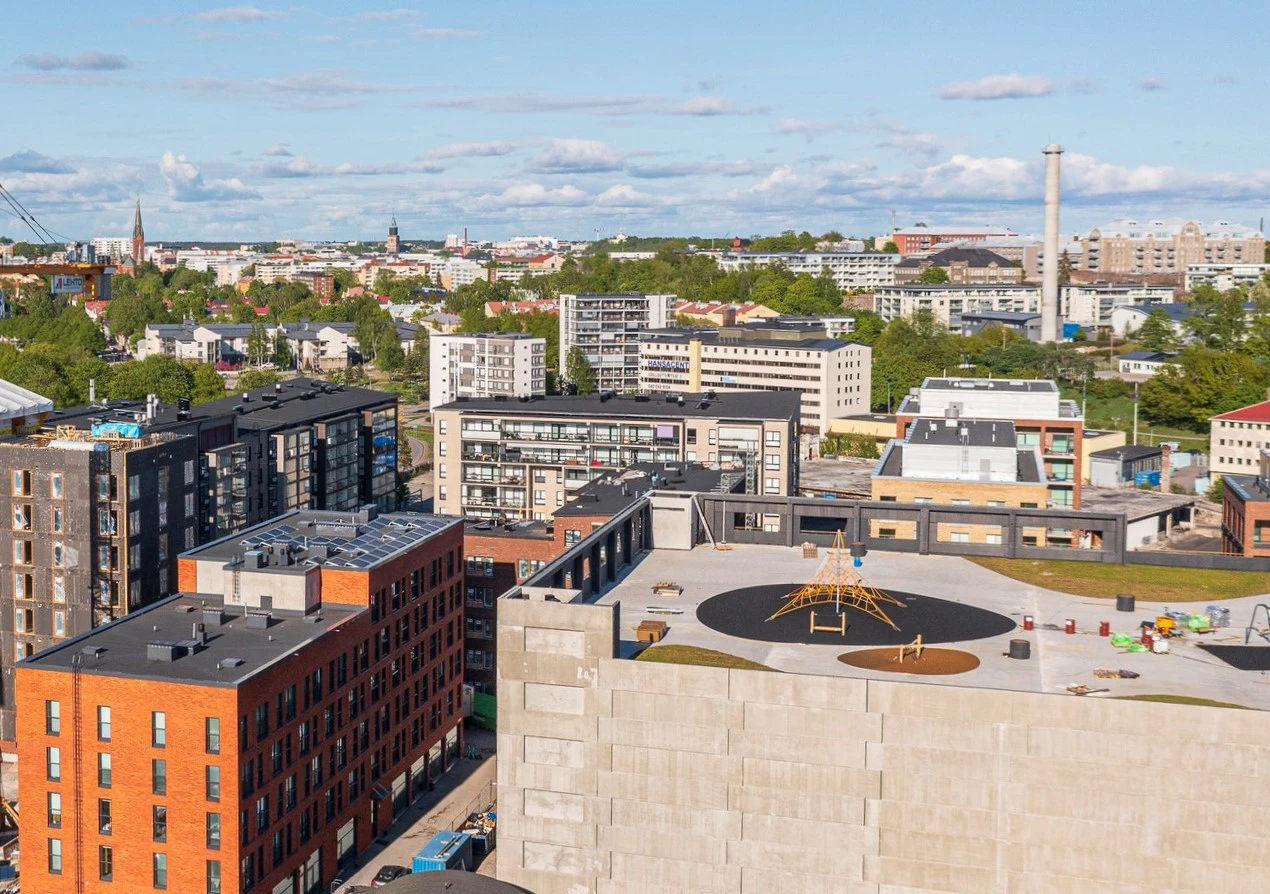 Turku 29.5.2022 Montana, Fatabuurinkatu 2 A ja B, 4-24 ulkoilualue.jpg