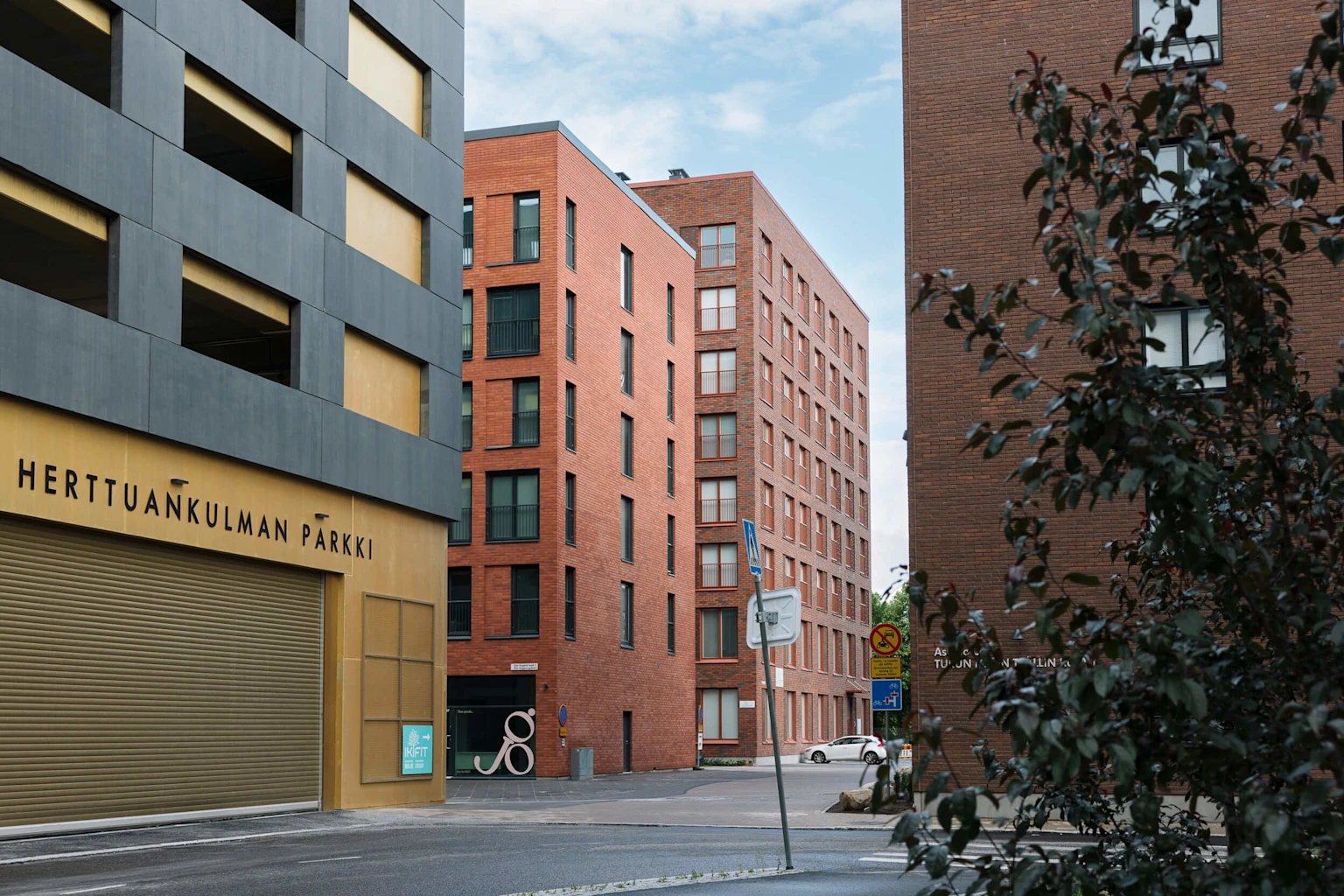 Herttuankulma neighbourhood in Turku. The black and gold coloured building at the front is the Herttuankulma parking garage. Behind it you can see Joo Kodit residential buildings with their rental apartments.