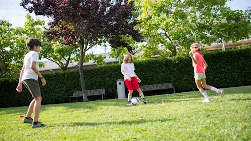 Stay connected with Family Hubs support