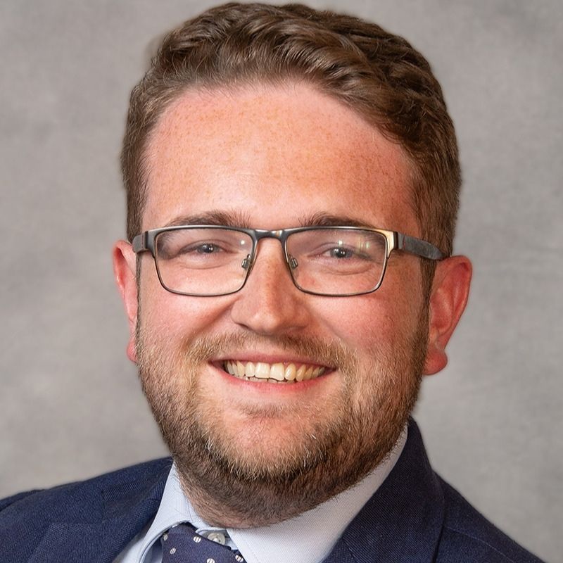Headshot of Dan Oliver.