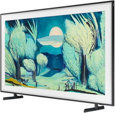 Samsung The Frame TV med svart ram visar ett färgglatt konstverk med turkosa träd och måne mot natthimmel.