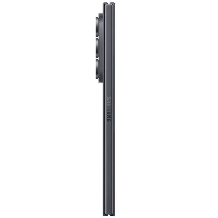 Samsung smartphone i mörkgrå färg sedd från sidan, med trippelkamera synlig på baksidan.
