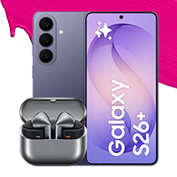 Fram- och baksida på lila Samsung Galaxy S26+ med Galaxy Buds3 Pro framför