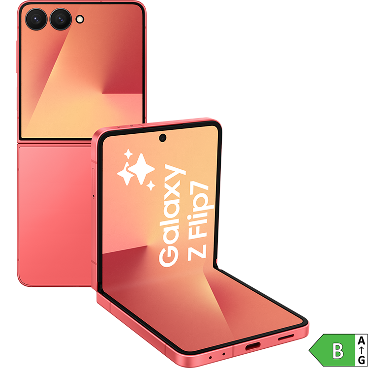 En korallröd Samsung Galaxy Z Flip-telefon visad i halvöppet läge med dubbla kameror och energimärkning B.