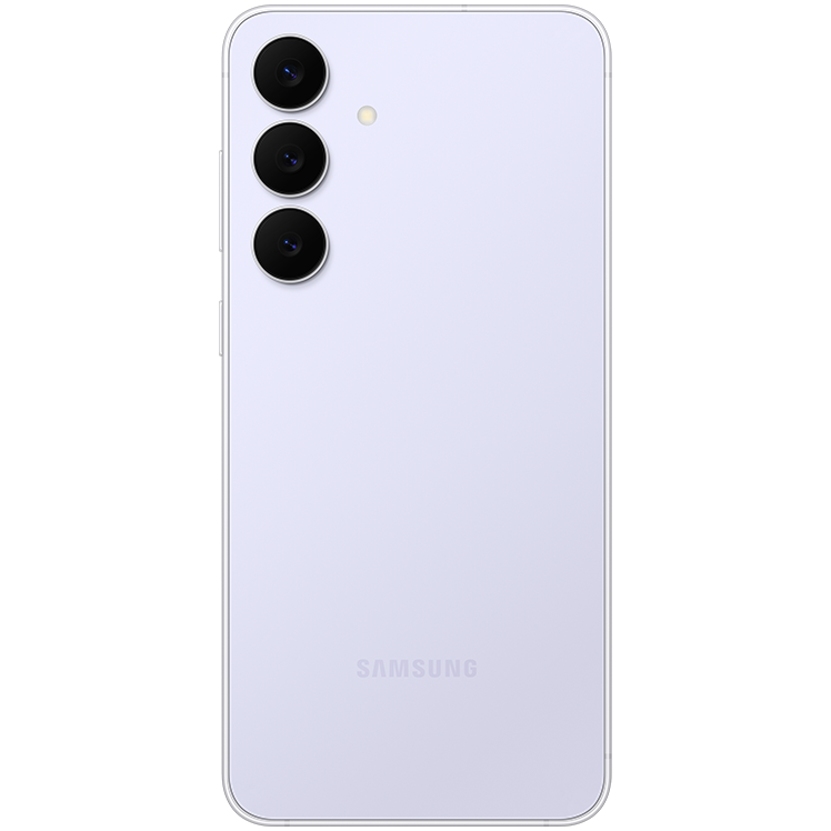Ljusblå Samsung Galaxy S25 FE sedd bakifrån med tre vertikalt placerade kameralinser i övre vänstra hörnet.