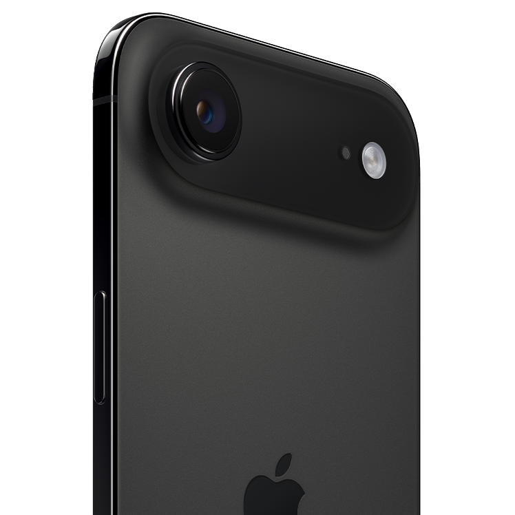 Närbild på baksidan av en svart iPhone Air med kameramodul och Apple-logotyp synlig mot den blanka ytan.