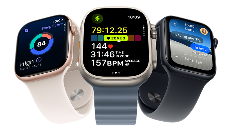 Tre Apple Watch-modeller i olika färger visar olika funktioner: sömnpoäng, träningsdata med puls och ett meddelandesamtal.