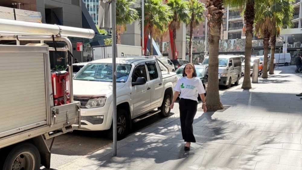 A woman from the OMERS Sydney Office participating in the CCI walk