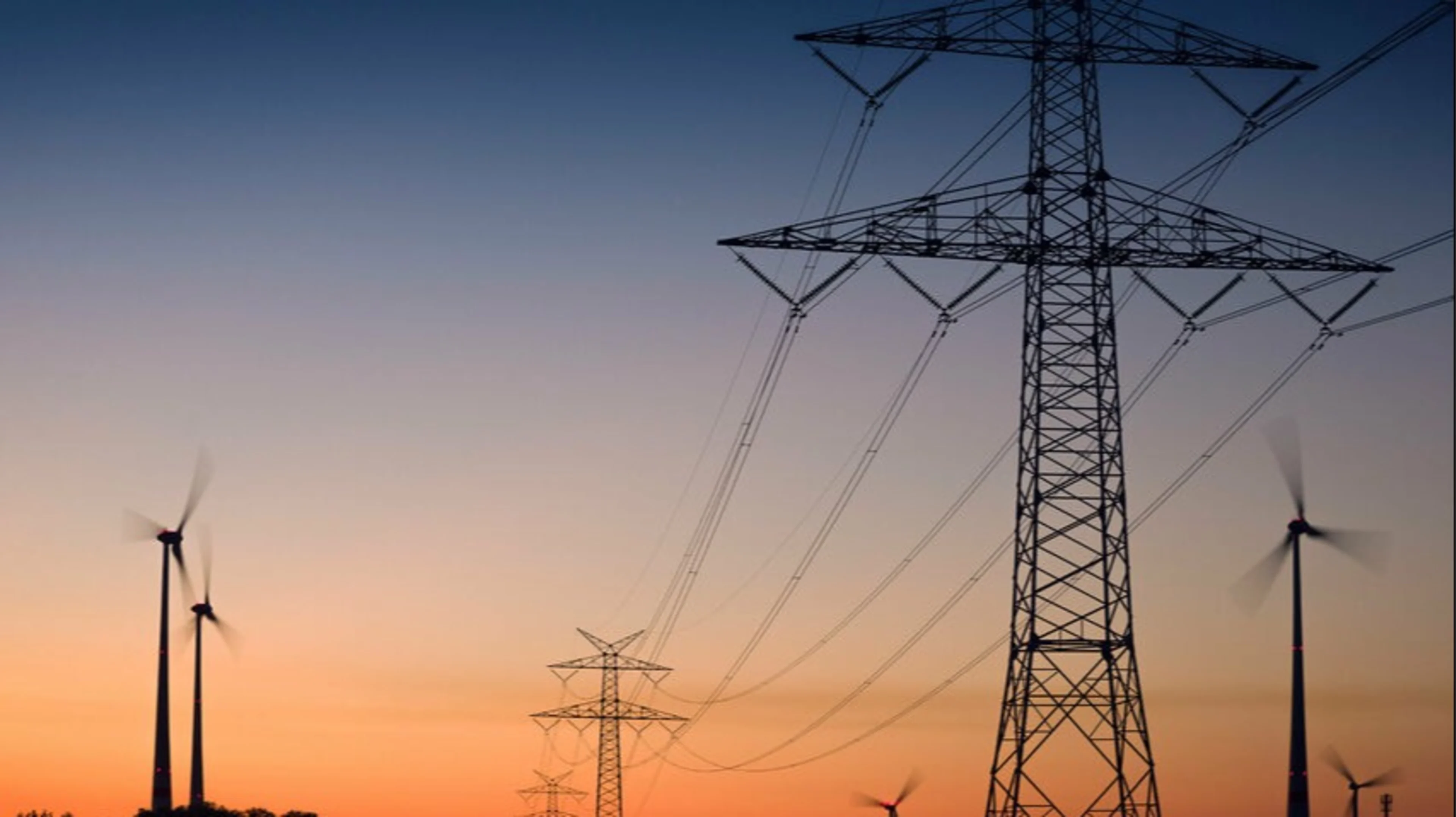 High-voltage pylons with wind turbines