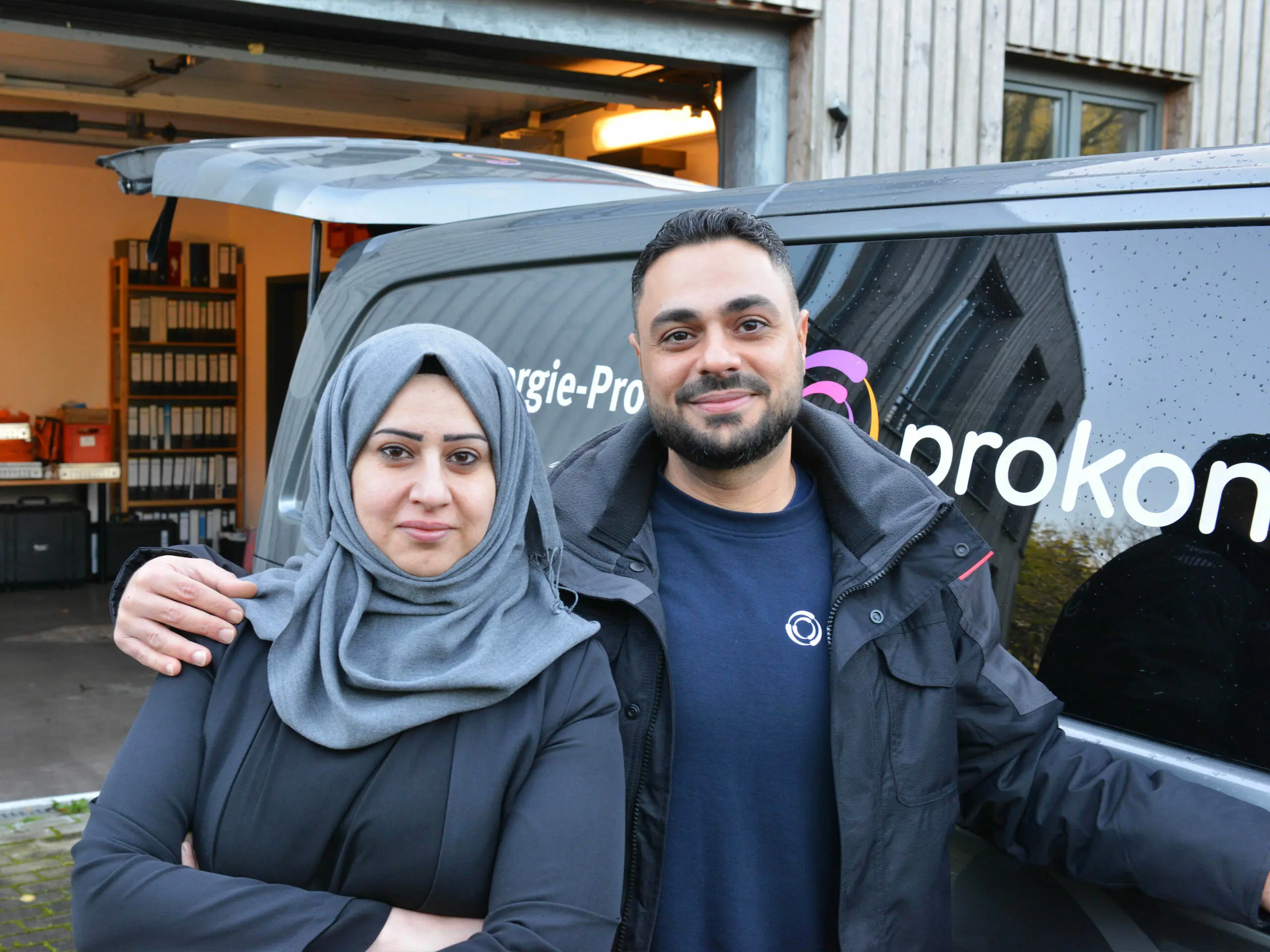 Zwei Mitarbeitende der Prokon eG