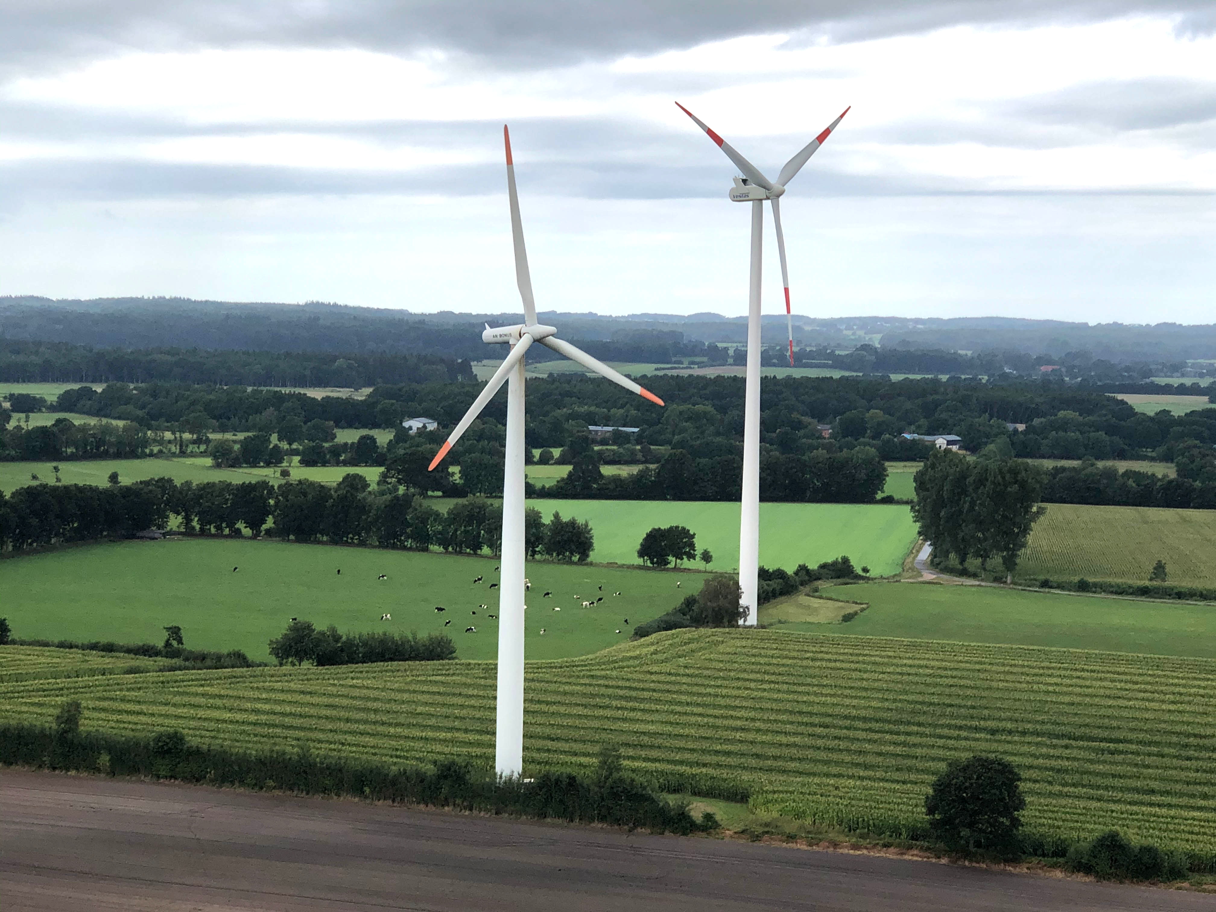 Images of the construction and operation of the Quarnstedt-Störkathen wind farm: Image 2