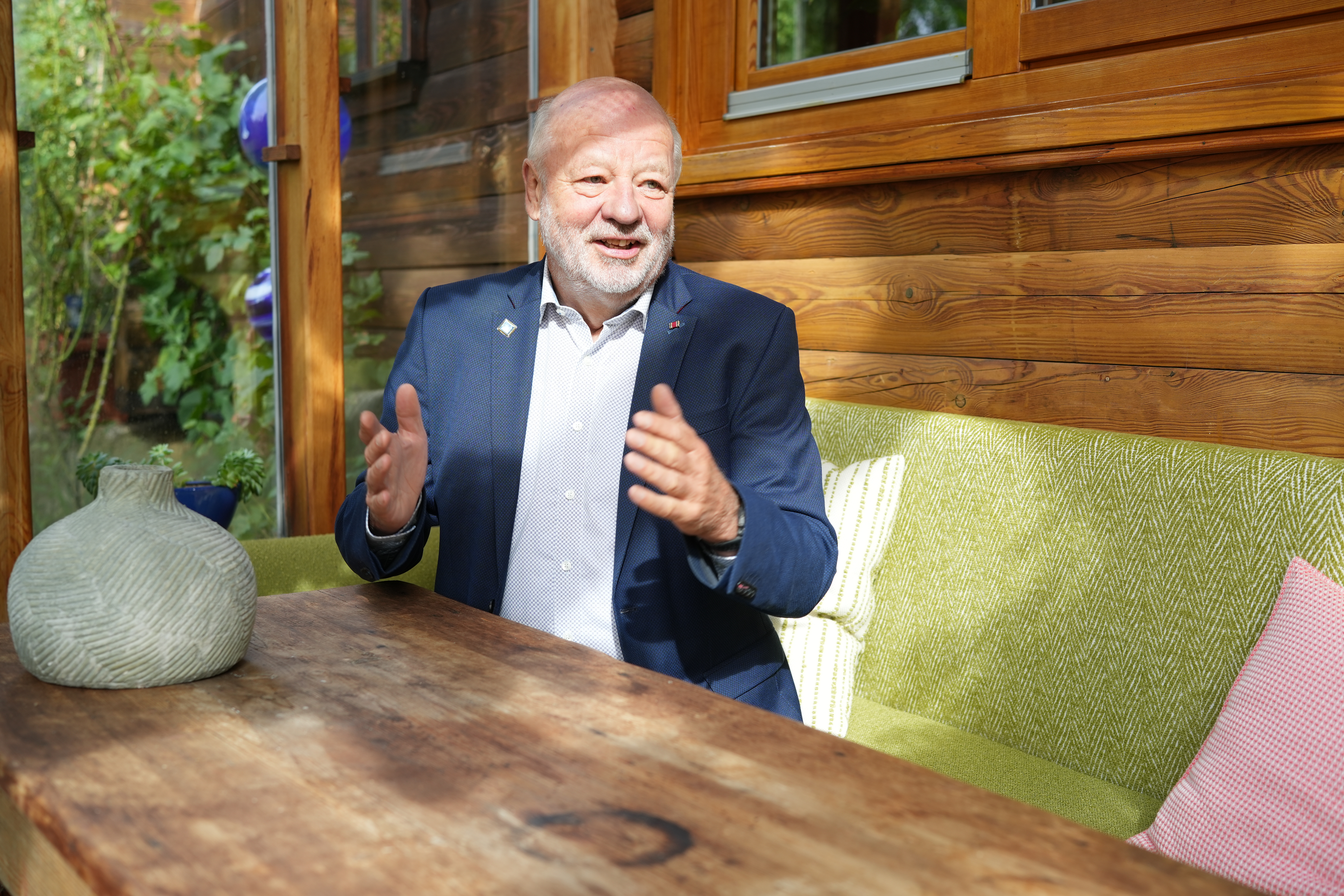 Hans-Josef Fell auf seiner Sitzbank