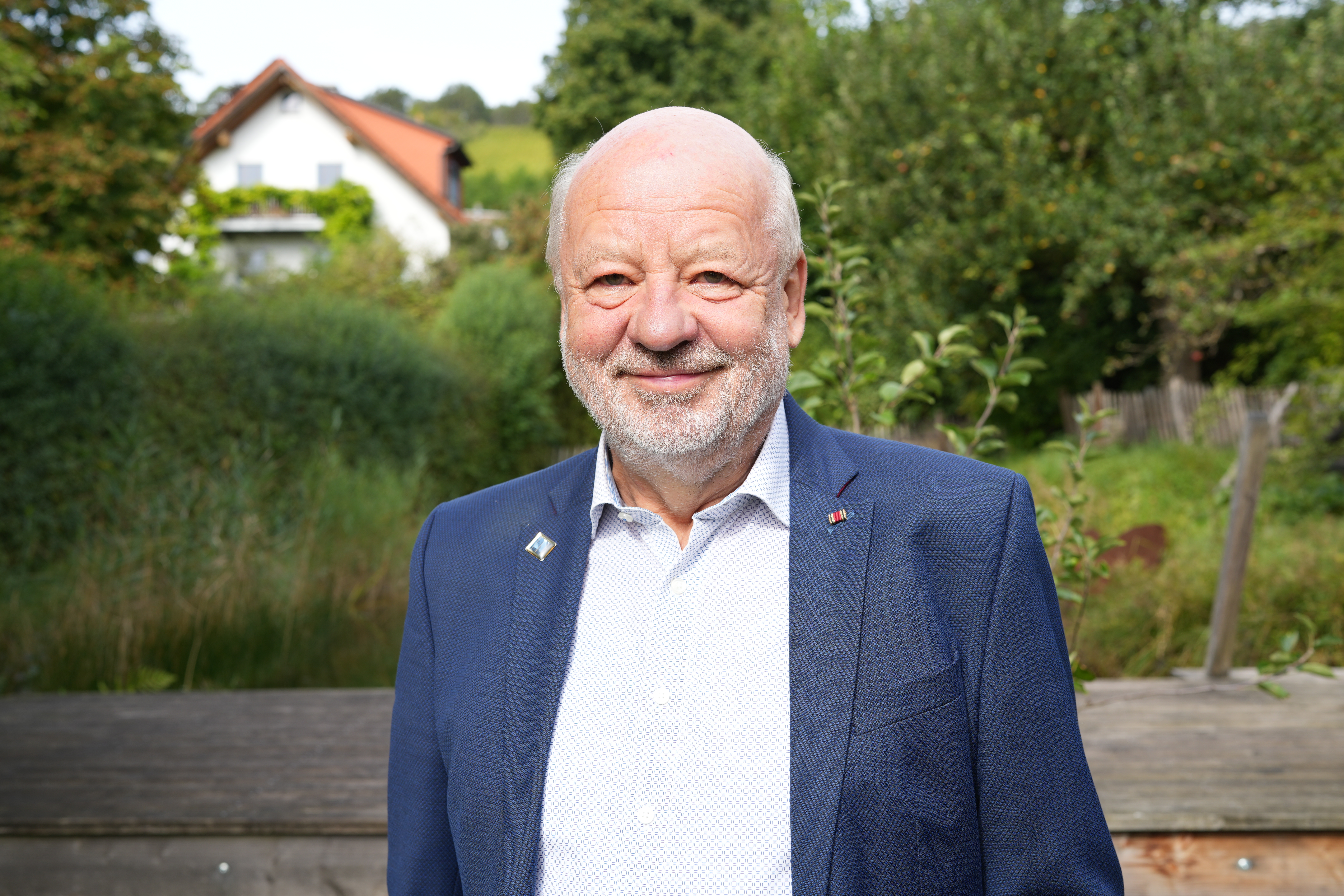 Hans-Josef Fell in seinem Garten