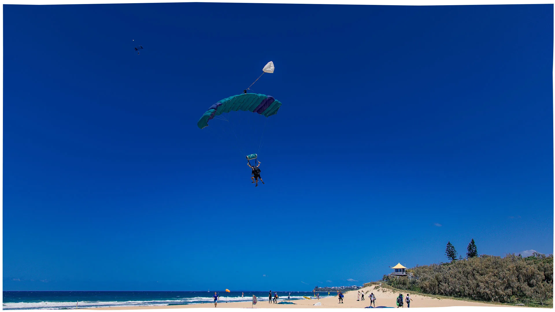 Skydivers landing at Currimundi