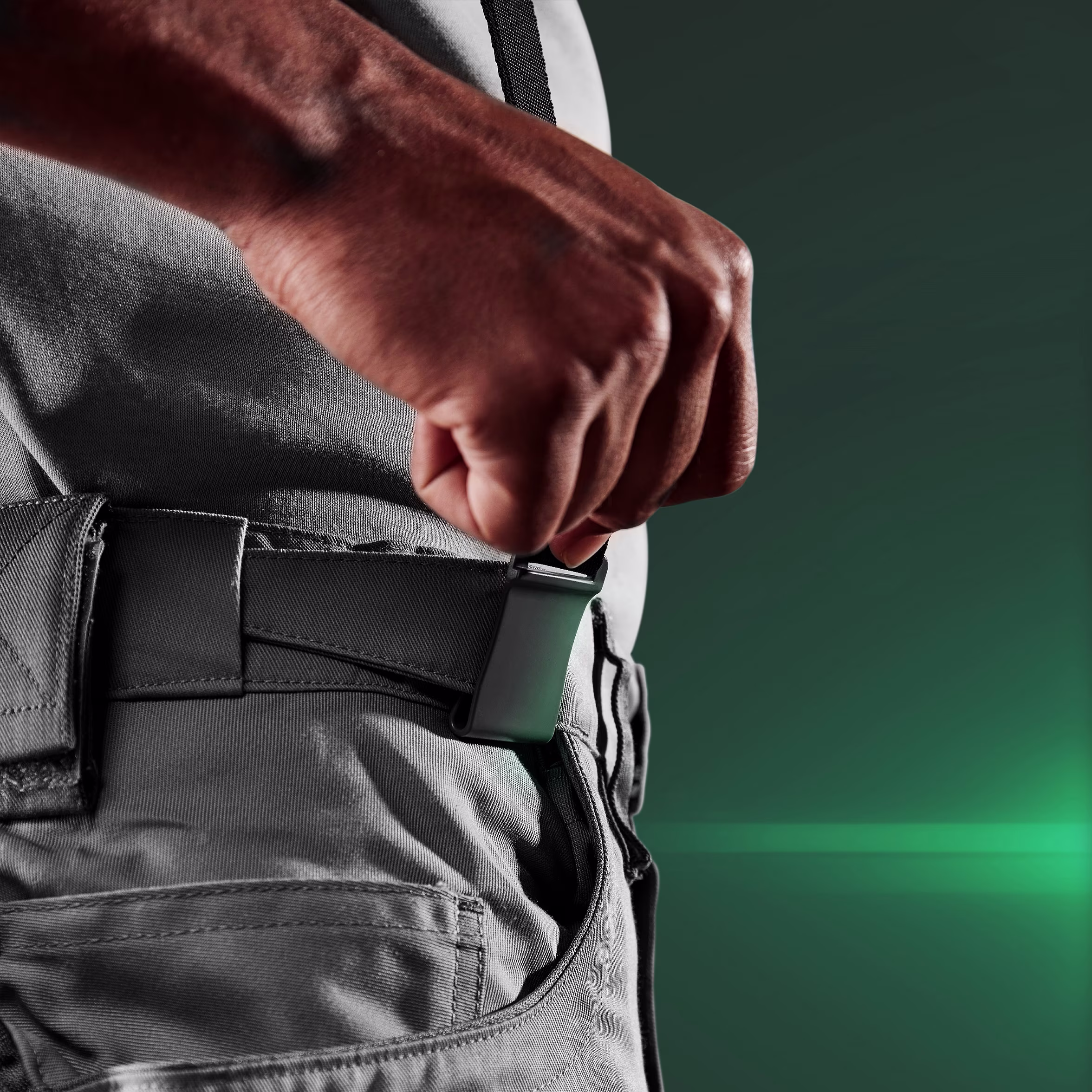 Detailed view of a man attaching the straps of the CX Easy Neck to his belt