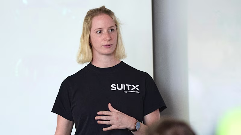 SUITX Ergonomie Spezialist erläutert die ergonomischen Vorteiler der Exoskelette.