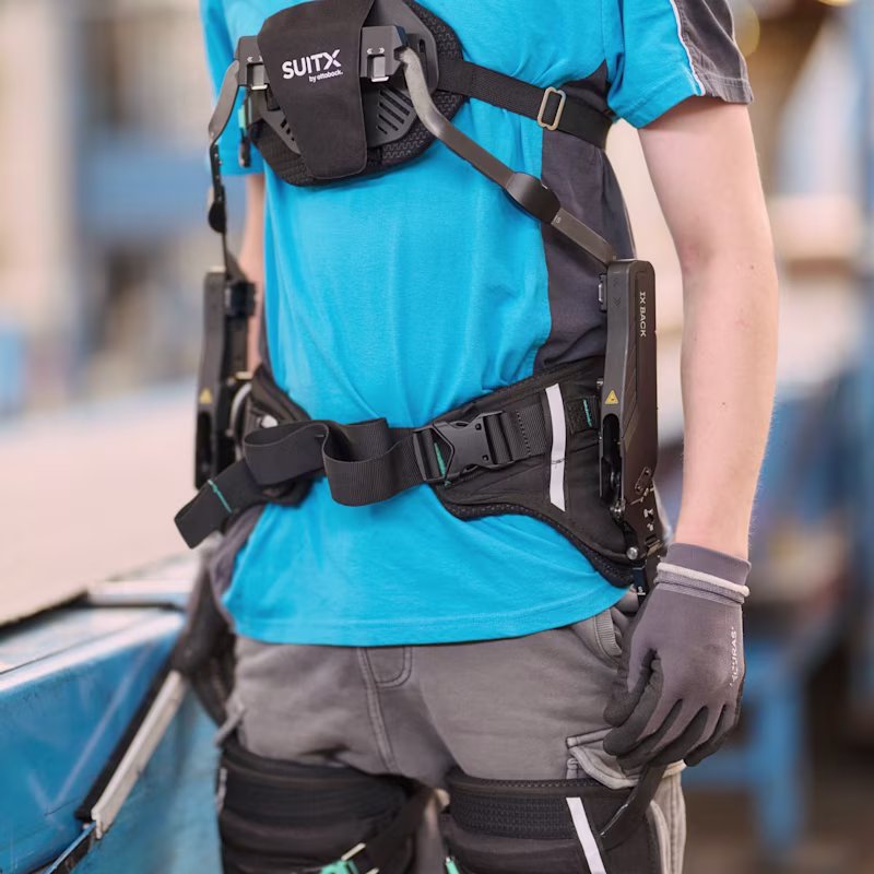 Torso view of a worker wearing an OX BACK AIR.
