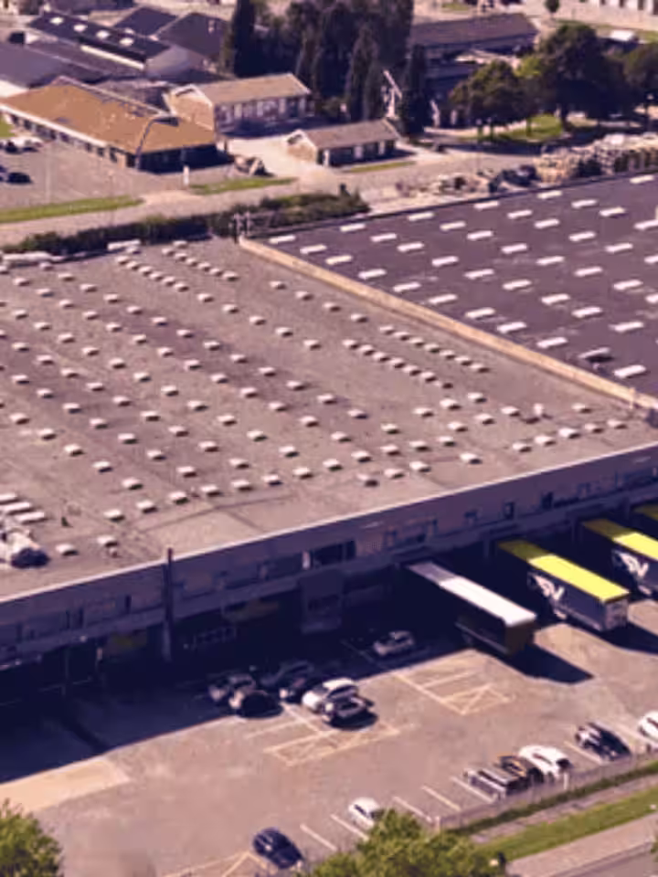 Luftbildaufnahme des Logistikzentrums von Lemvigh-Müller in Odense Dänemark