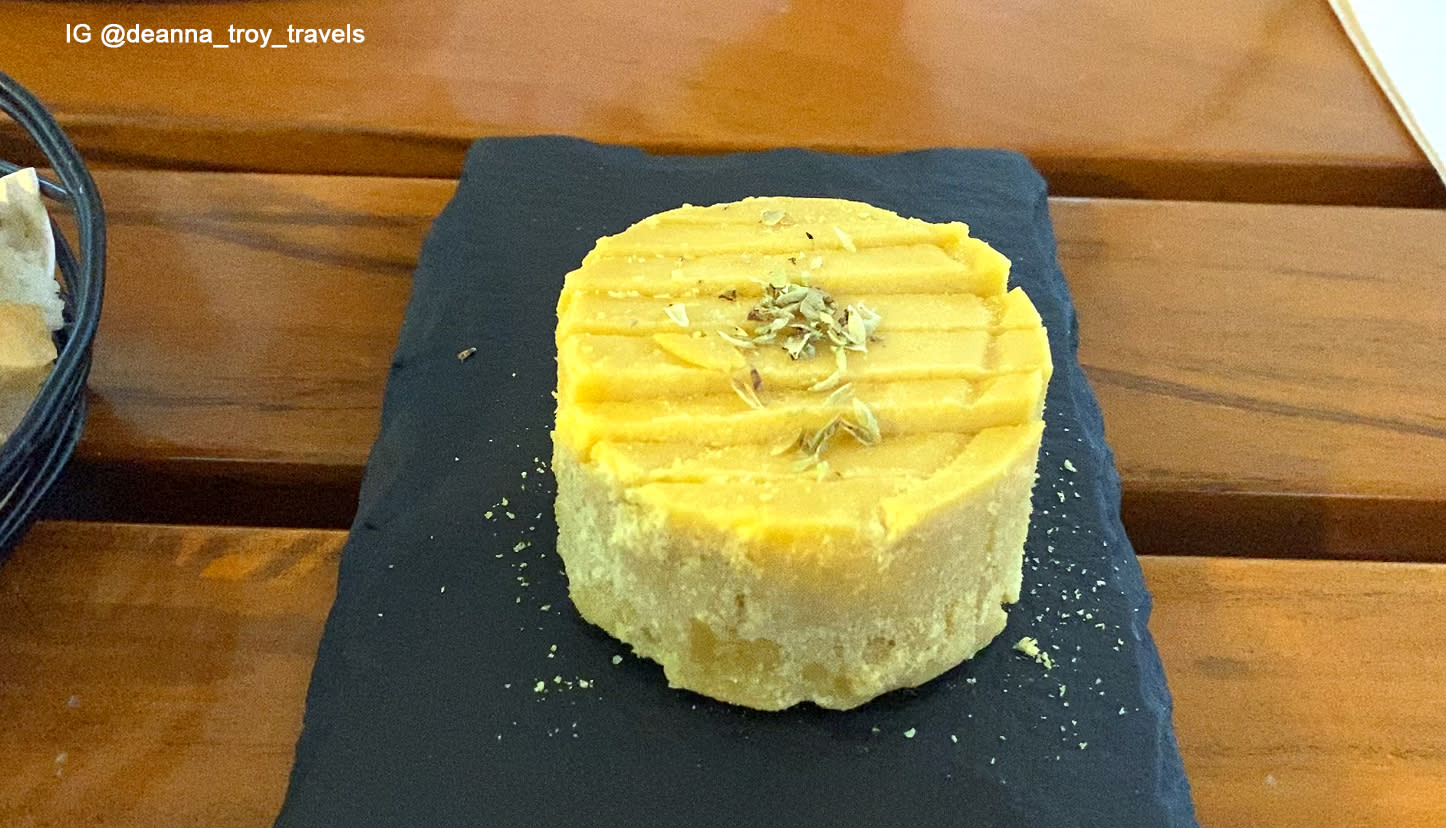 Homemade vegan cheese by Organi Chiado