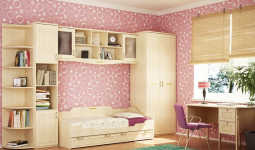 girls-bedroom-pink-wallpaper