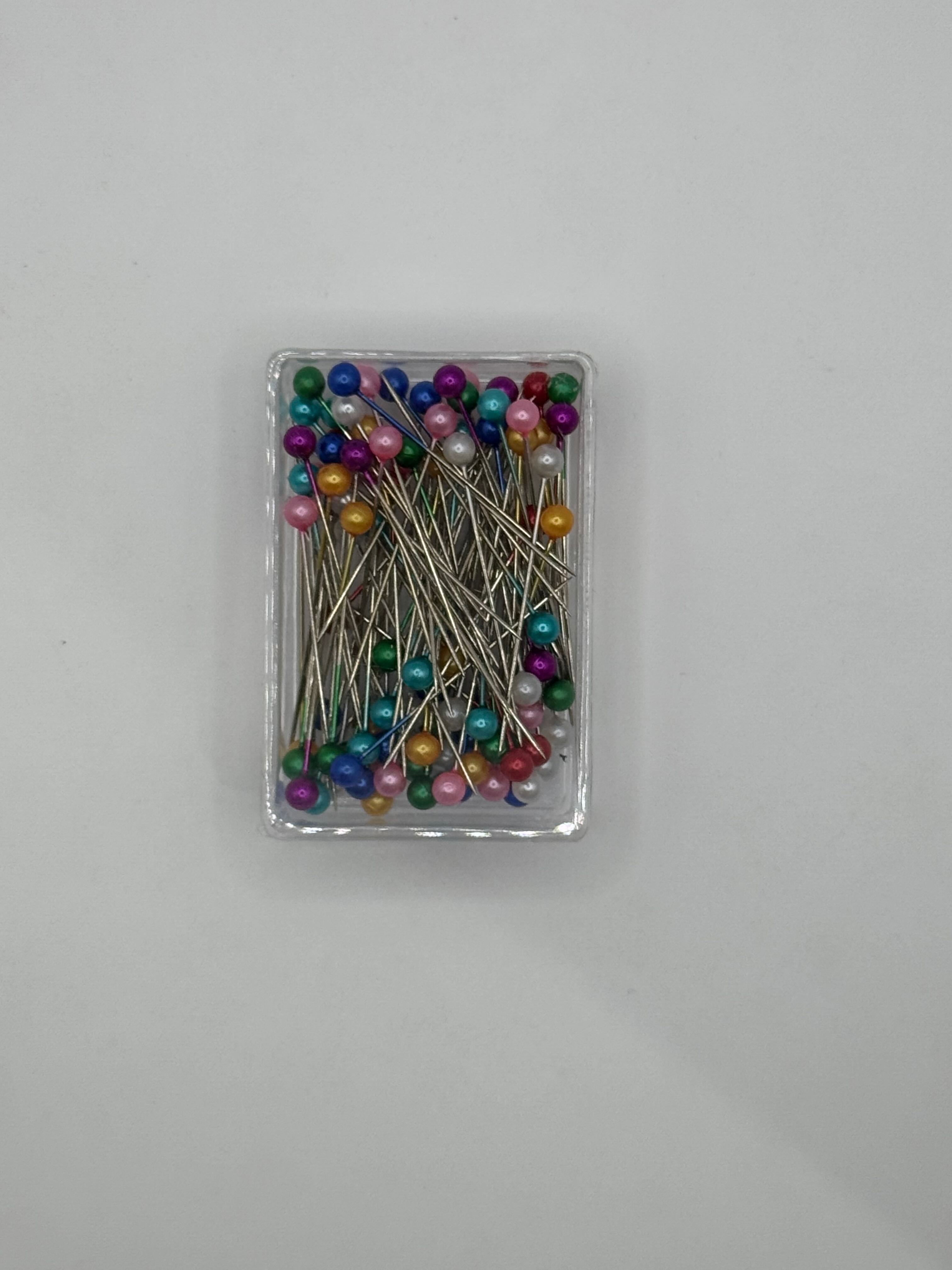 Alfiler en caja de colores