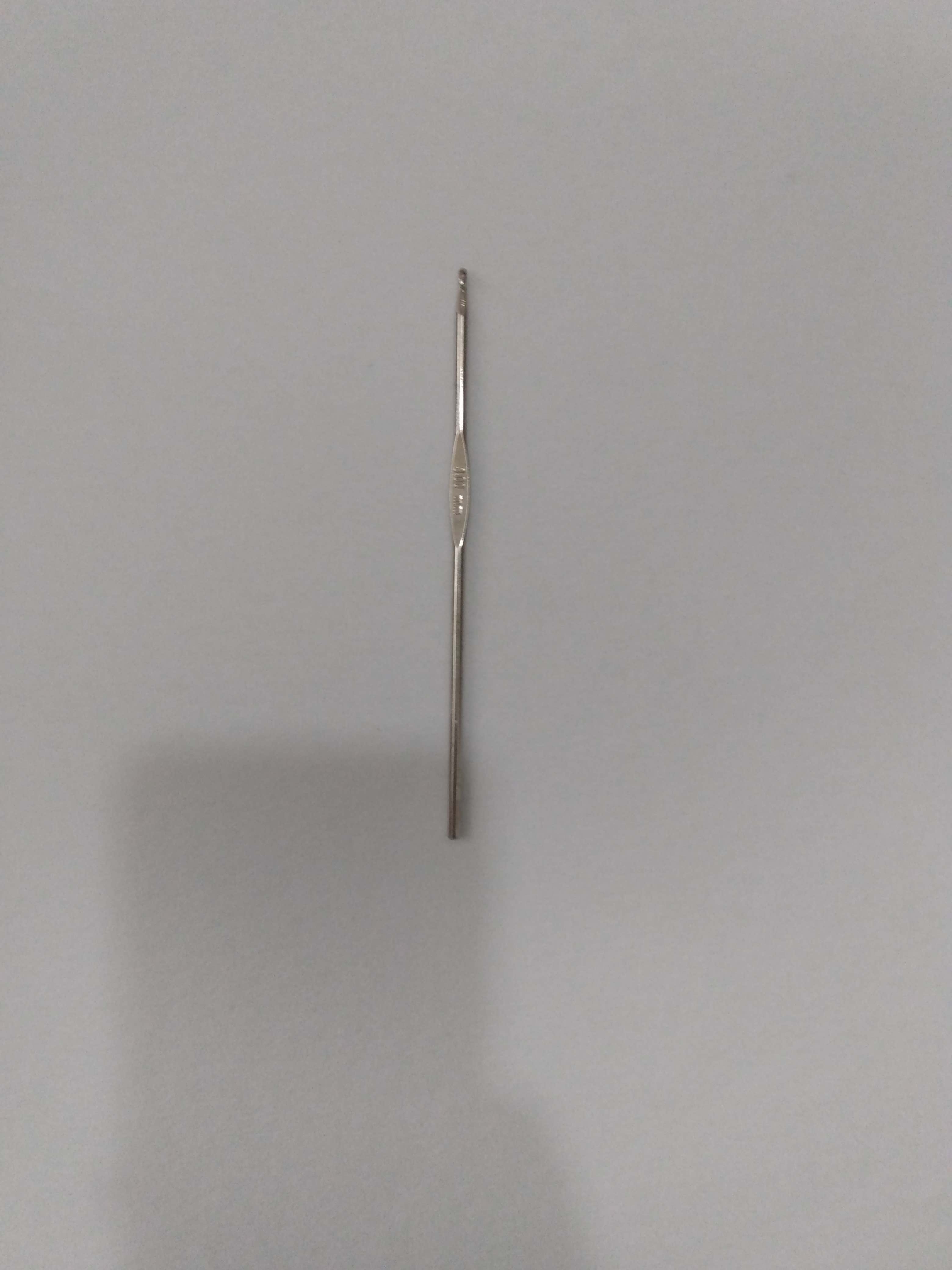 Aguja para tejer metalica