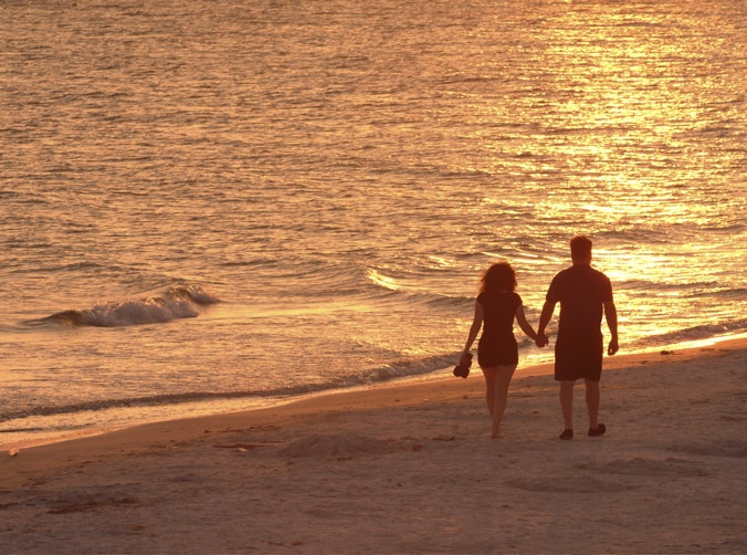 ft-myers-beach-sunset-couple
