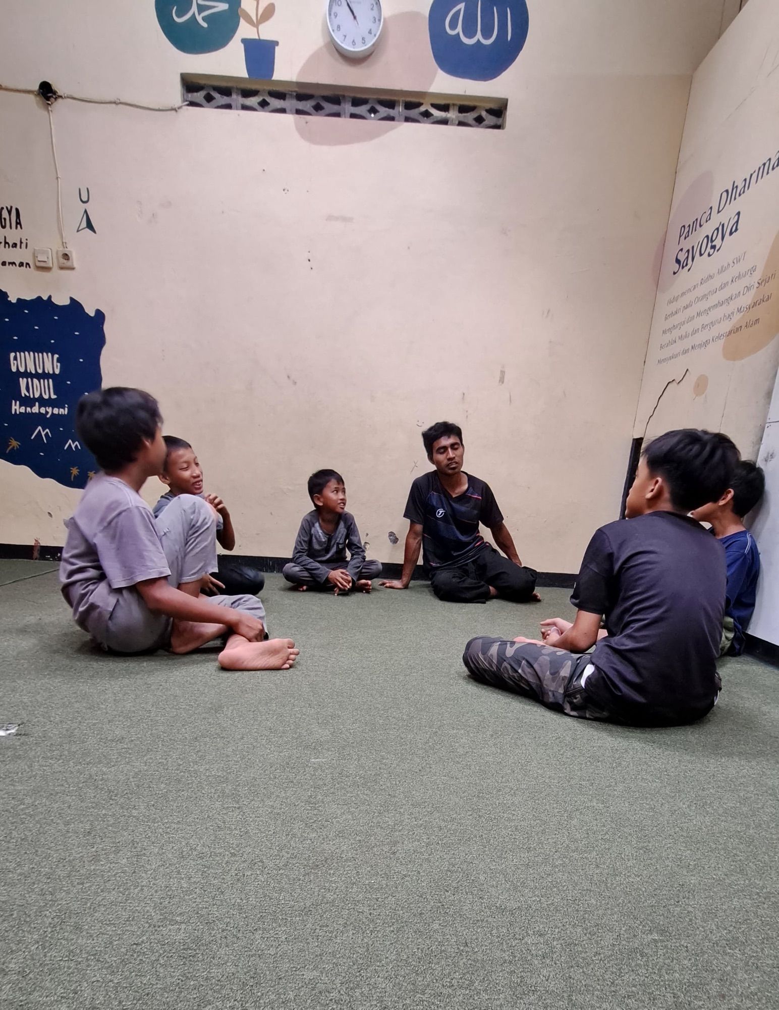 Siswa Putra Madya, Muda dan Dewasa belajar Adzan