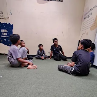Siswa Putra Madya, Muda dan Dewasa belajar Adzan