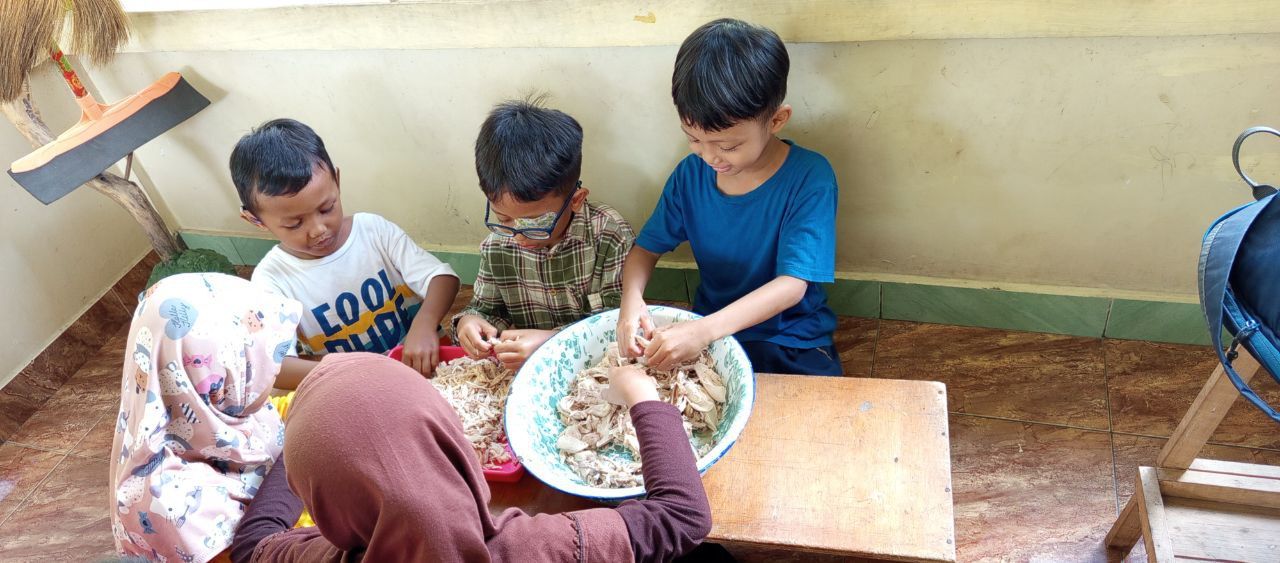 Terhubung dengan Masyarakat dengan Sedekah Jumuah