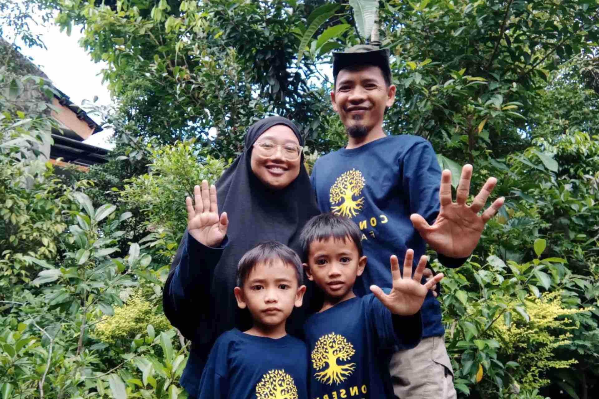 Fery Ghozali dan Desi Mayasari