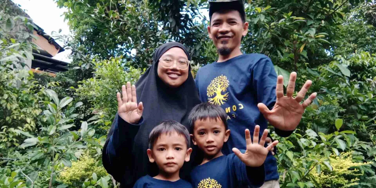 Fery Ghozali dan Desi Mayasari