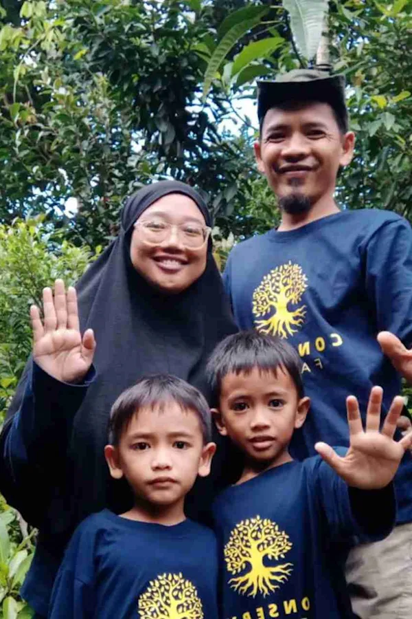 Fery Ghozali dan Desi Mayasari