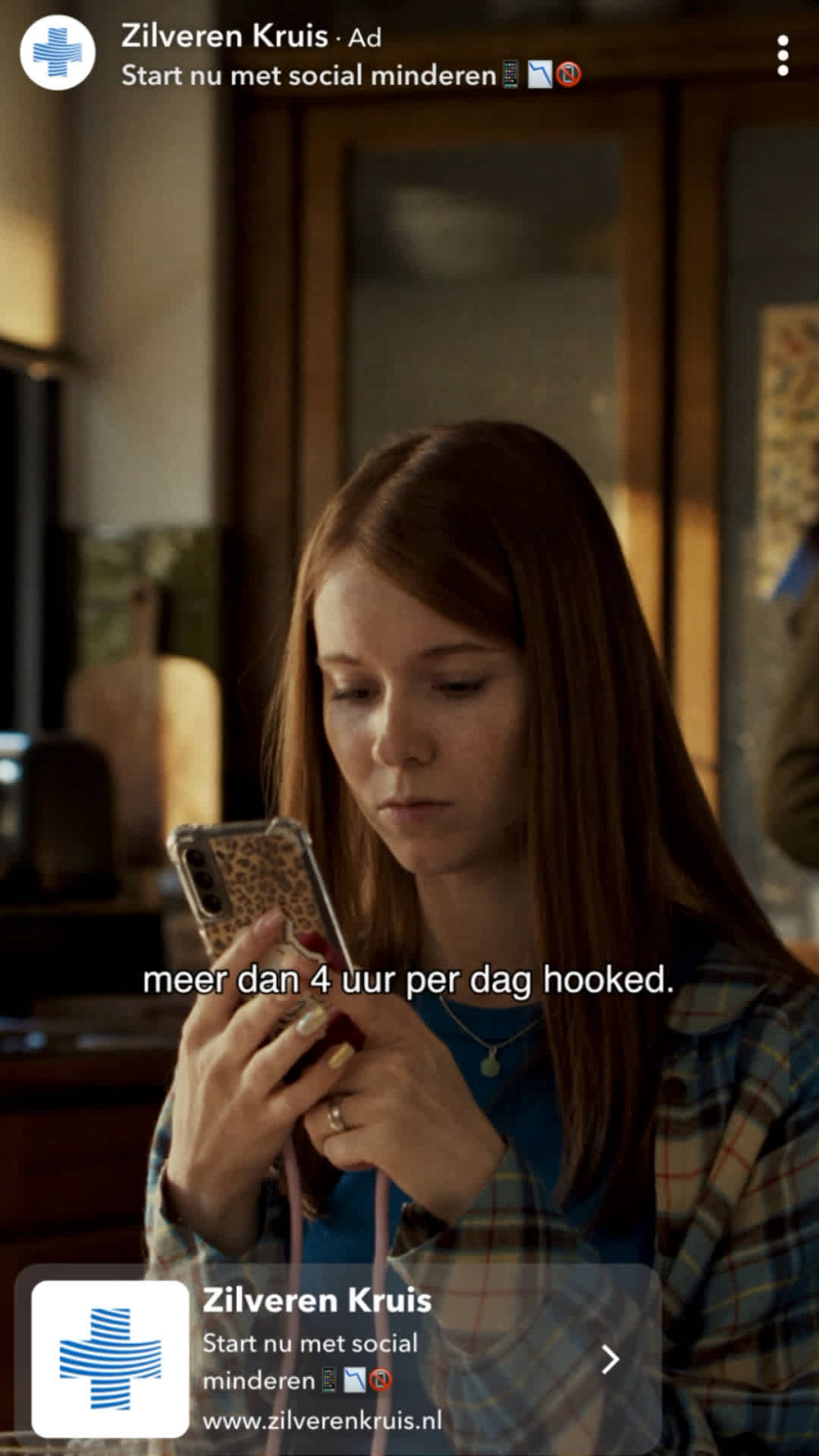 Gen Z girl looking at her phone during a mindful media message from Zilveren Kruis on Snapchat.