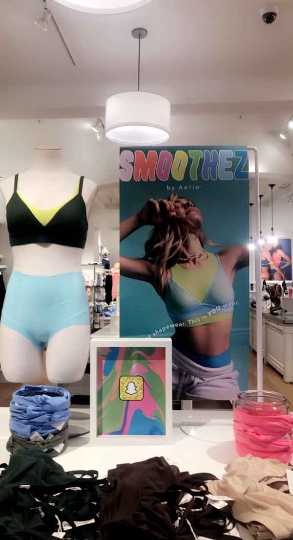 Aerie Snapcode on display in retail store