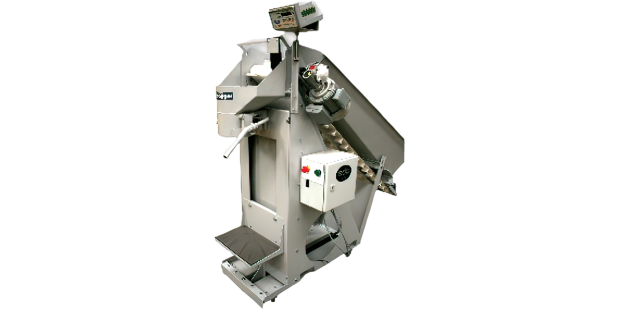 Three-Quarter-View 1-Minibagger-with-5kg-50kg-Bag-Filling-Head-very compressed-scale-2 00x-gigapixel Full-Crop