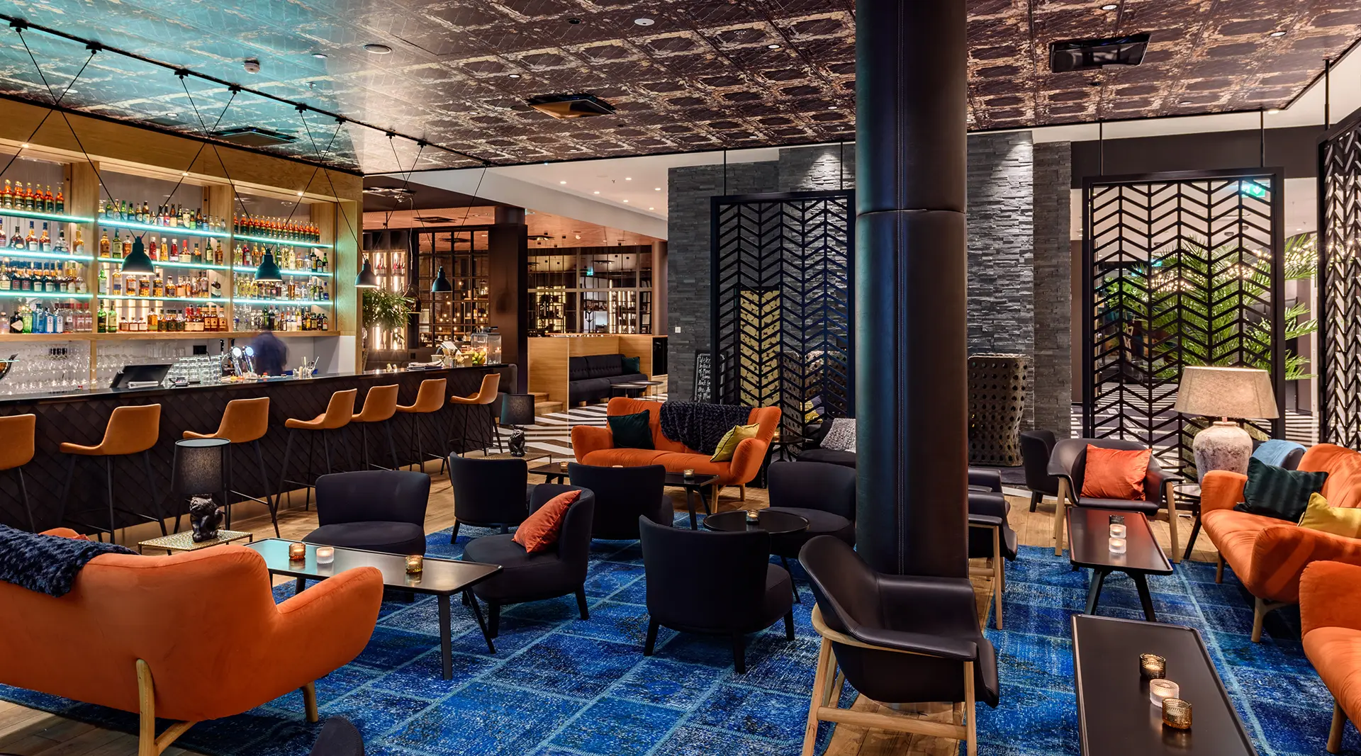 living-room-bar-clarion-hotel-helsinki-airport-FI017