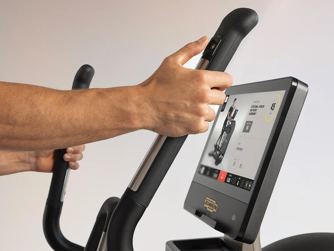Excite Vario: Elliptical exercise machine | Technogym Israel