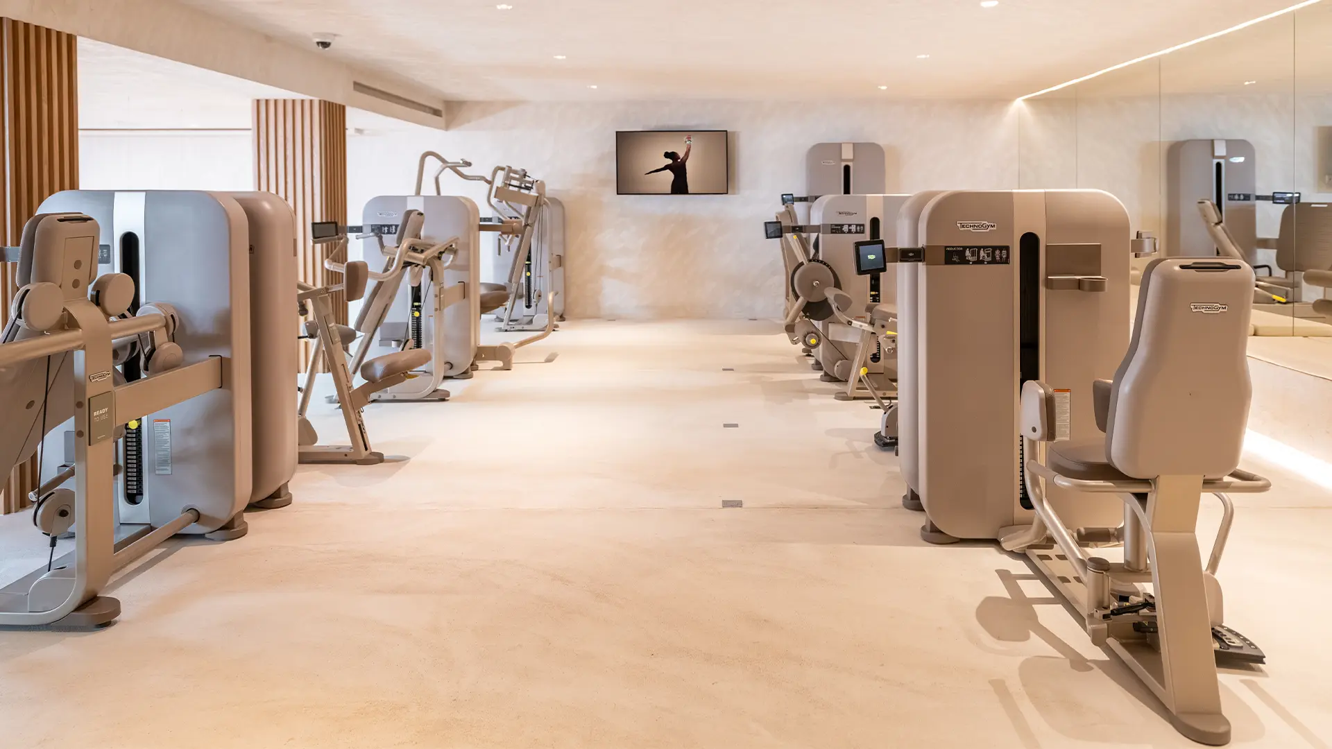 technogym-luxury-club-solution-hero.webp