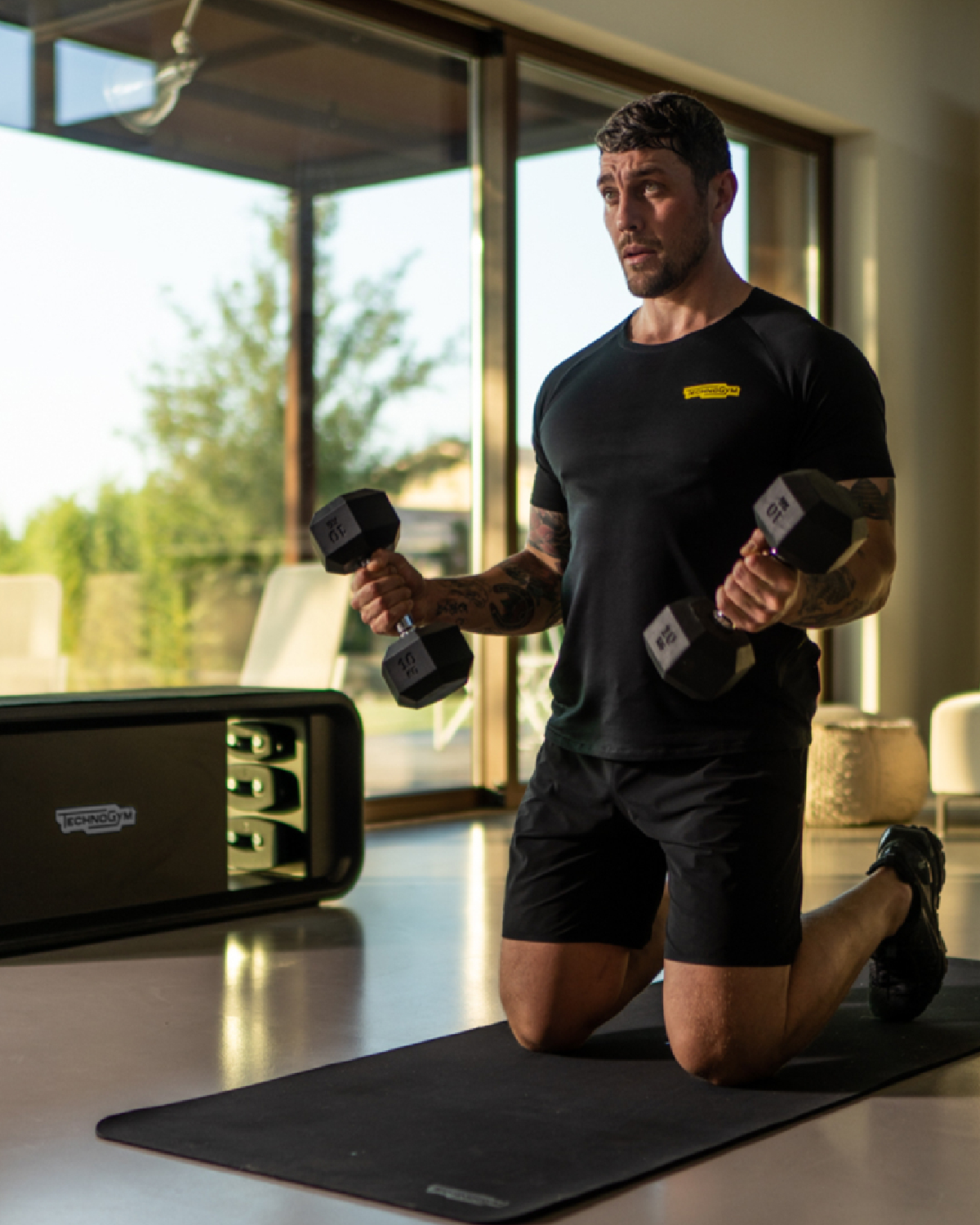 dumbells-technogym-man