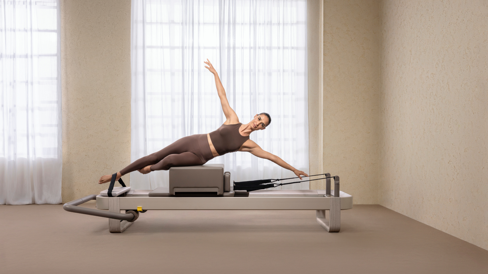 gallery-wallpaper-awards-technogym-reform-1