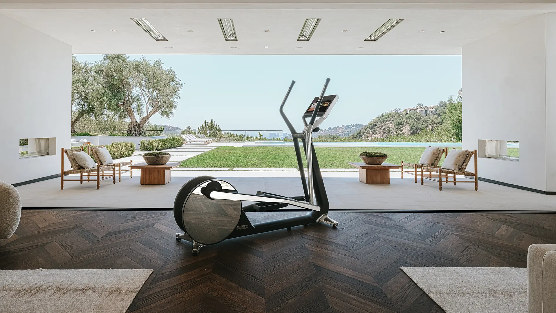 luxury home gym hero b.webp
