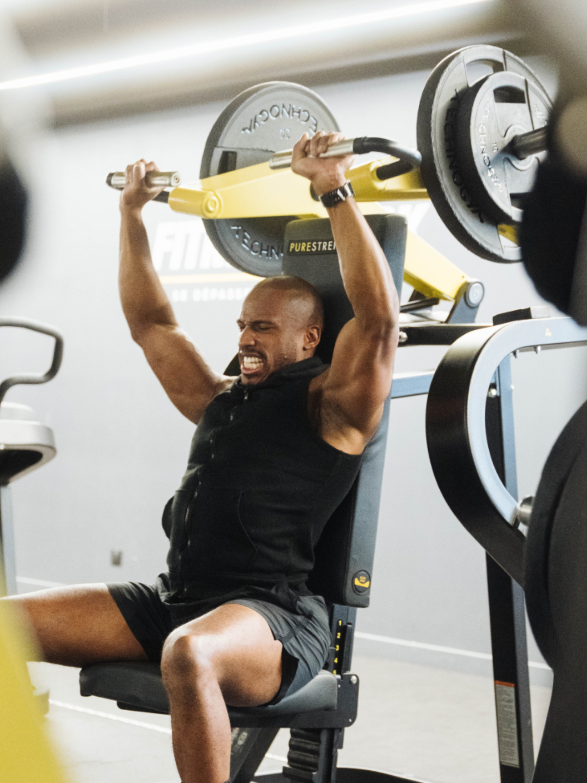 training-with-the-chest-press-machine