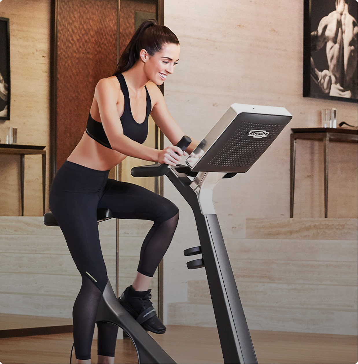woman-artis-run-tapis-roulant