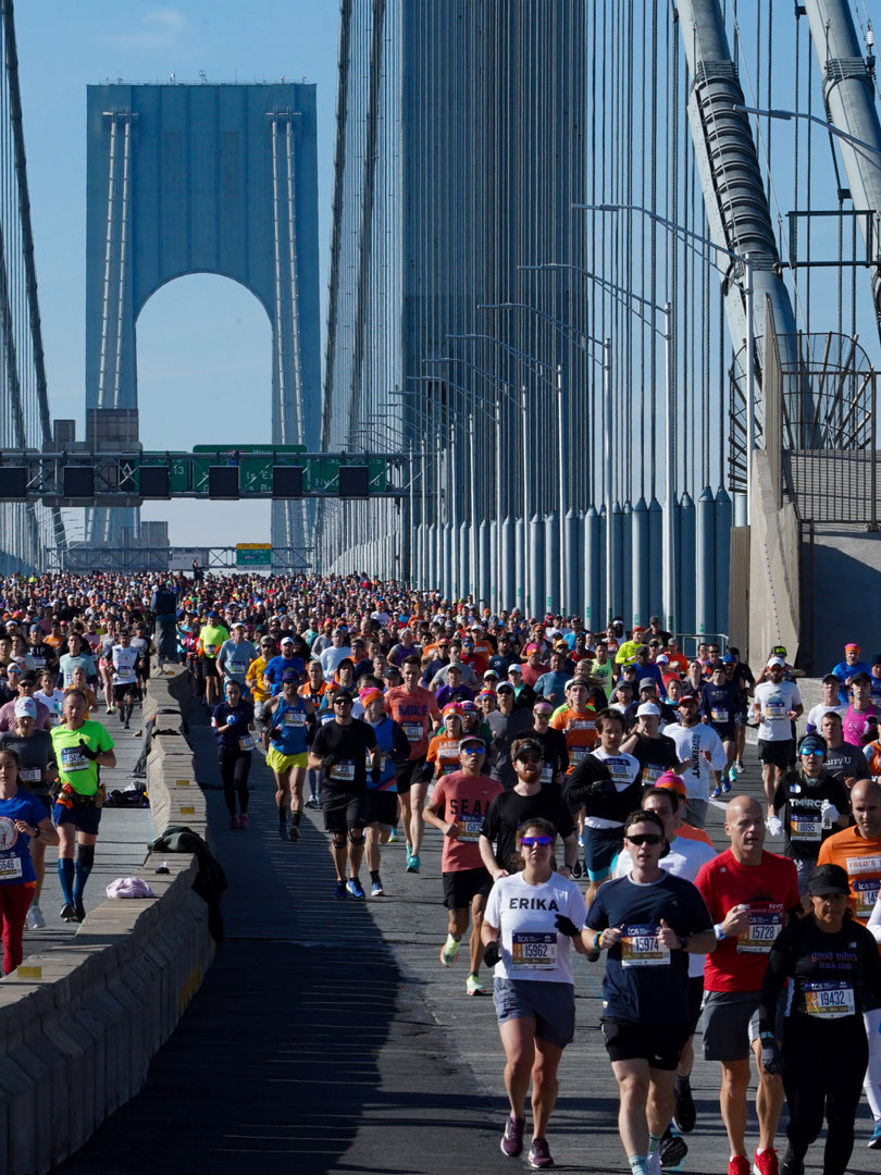 Runners racing the New York Marathon on the Verrazzano-Narrows bridge