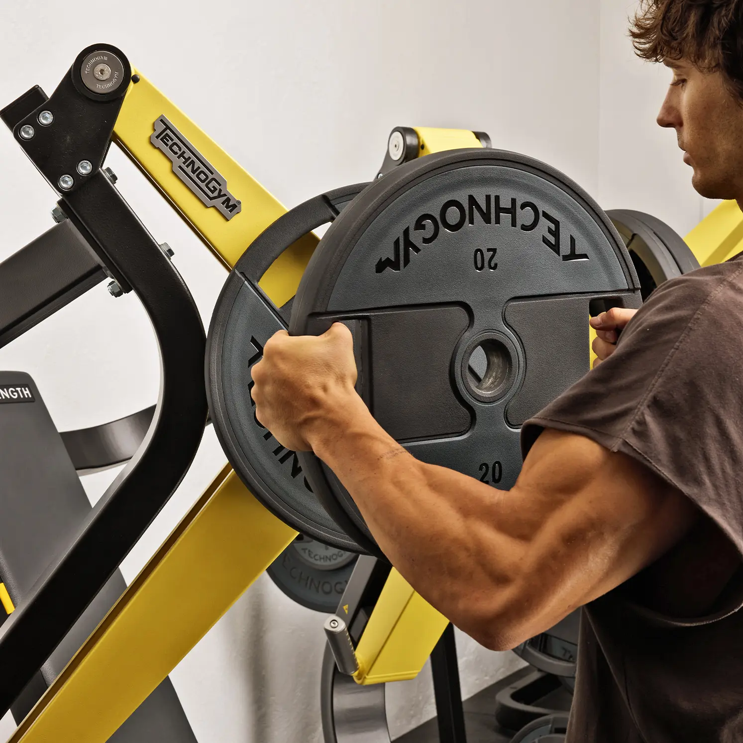 ピュアストレングス ショルダープレス | テクノジム | Technogym 日本